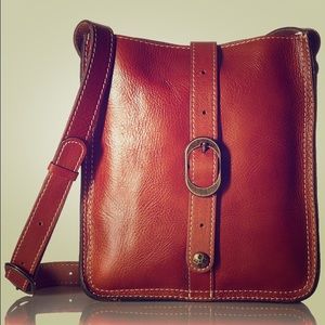 Patricia Nash Venezia Pouch 100% leather -Like New